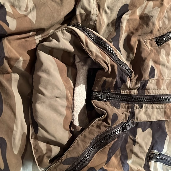 Basic Edition mens  lined windbreaker w/ zip in hood camo size small - Picture 4 of 5